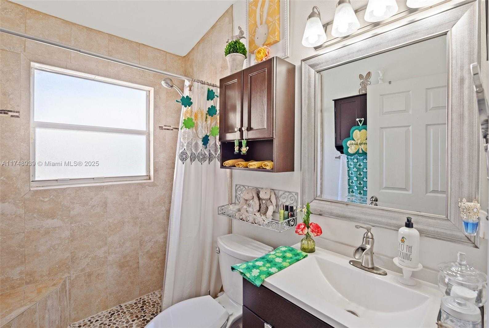 Small Image of 465 SW 198th Terrace, Pembroke Pines, FL 33029, USA Number 22