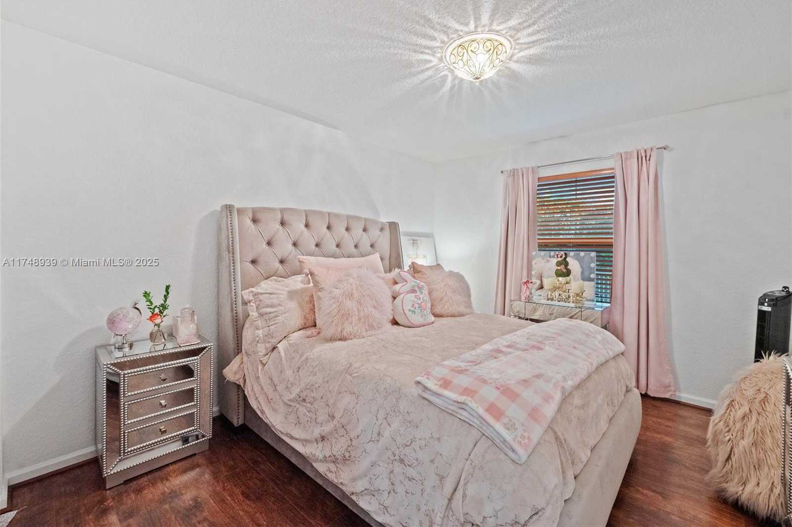 Small Image of 465 SW 198th Terrace, Pembroke Pines, FL 33029, USA Number 24