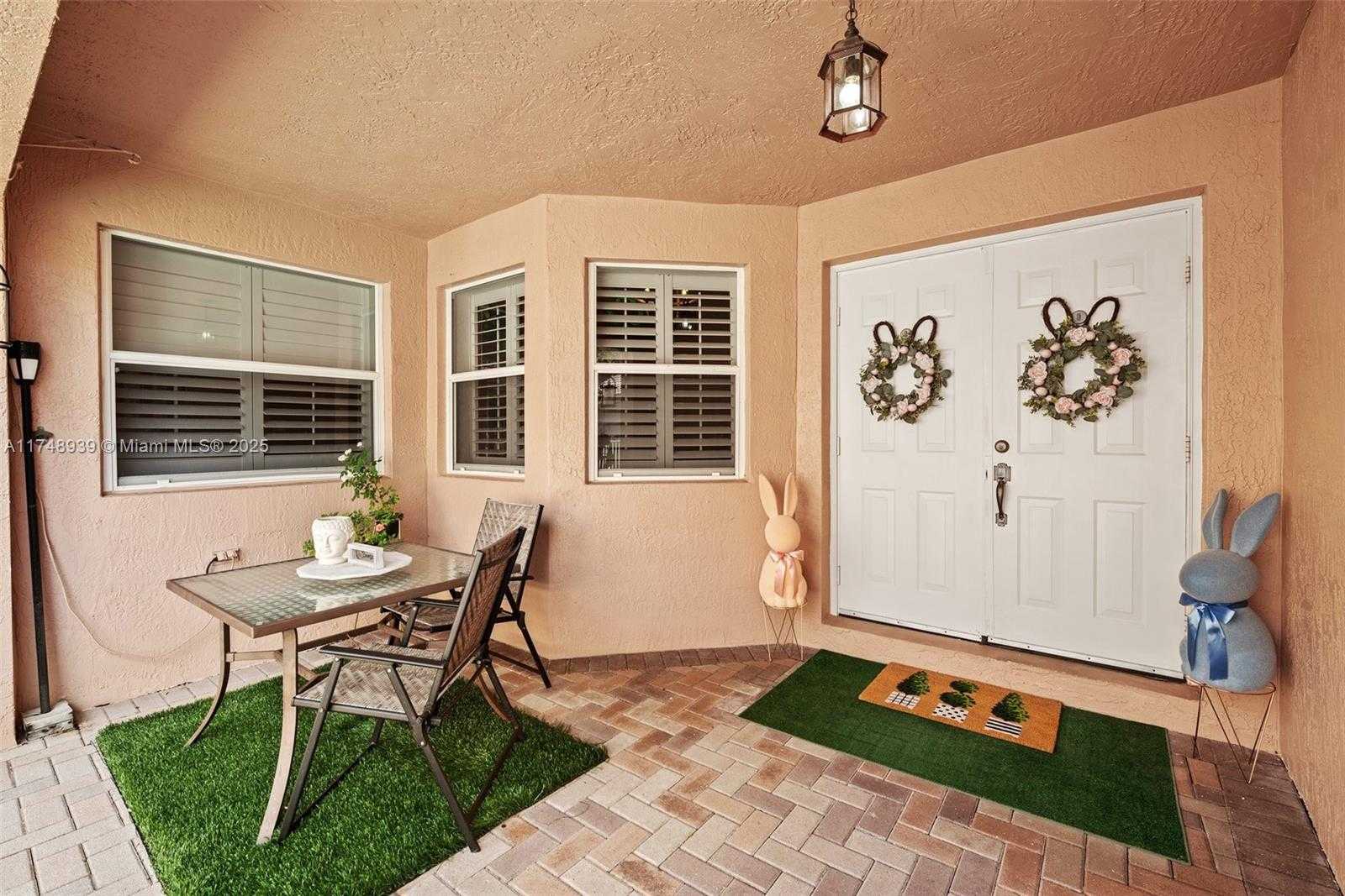 Small Image of 465 SW 198th Terrace, Pembroke Pines, FL 33029, USA Number 3