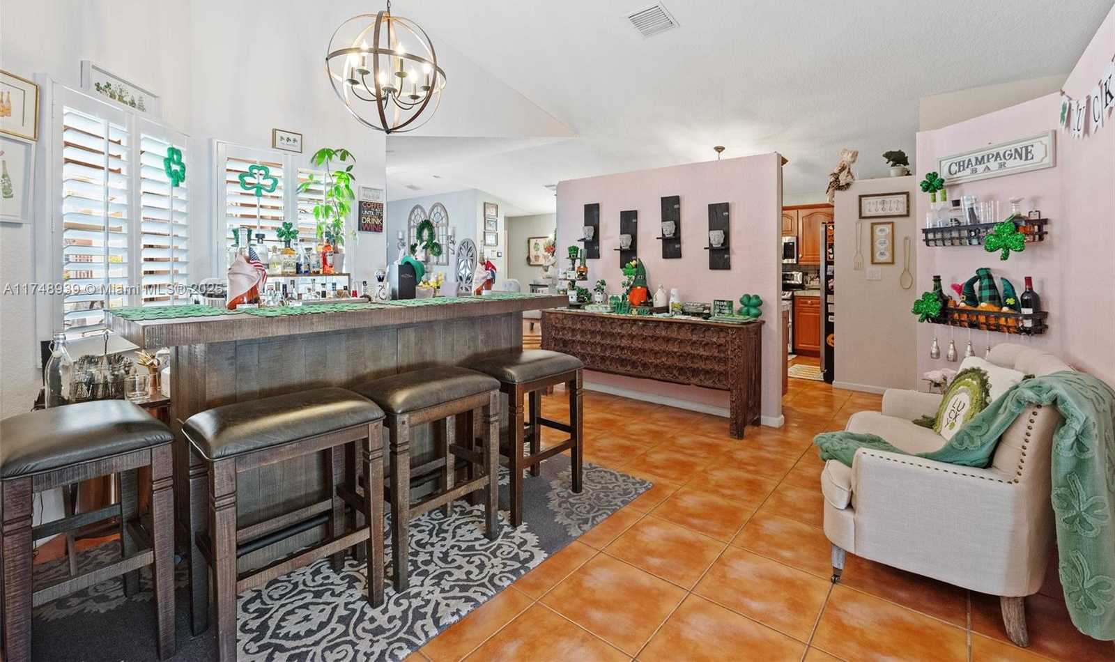 Small Image of 465 SW 198th Terrace, Pembroke Pines, FL 33029, USA Number 7