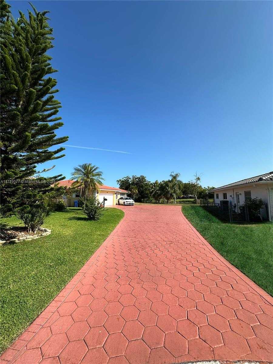 Small Image of 3931 NORTH WEST 108TH DR, Coral Springs Number 2