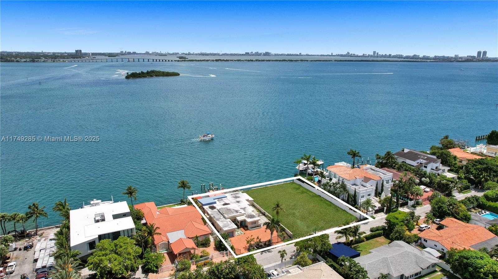 Small Image of 851 NORTH VENETIAN DR, Miami Number 3