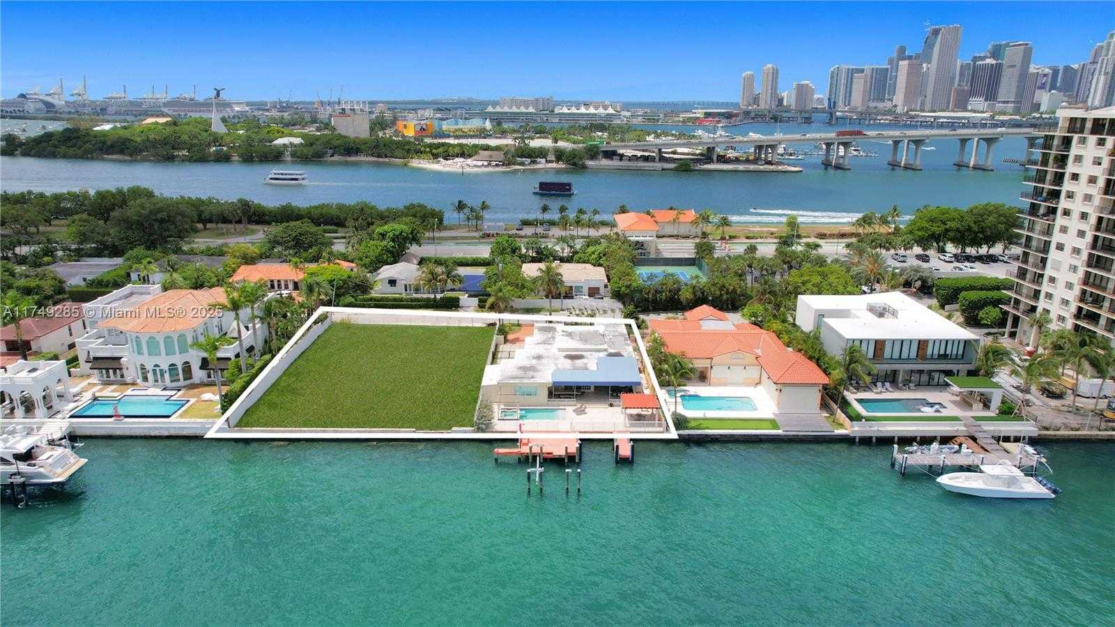 Small Image of 851 NORTH VENETIAN DR, Miami Number 4