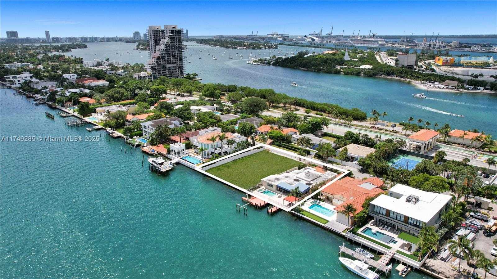 Small Image of 851 NORTH VENETIAN DR, Miami Number 5