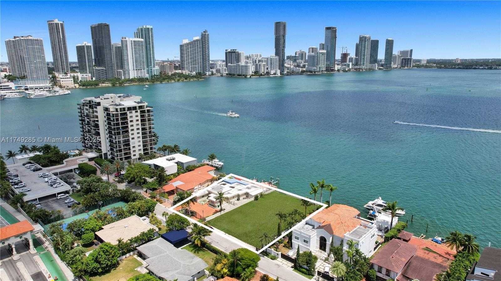 Small Image of 851 NORTH VENETIAN DR, Miami Number 6