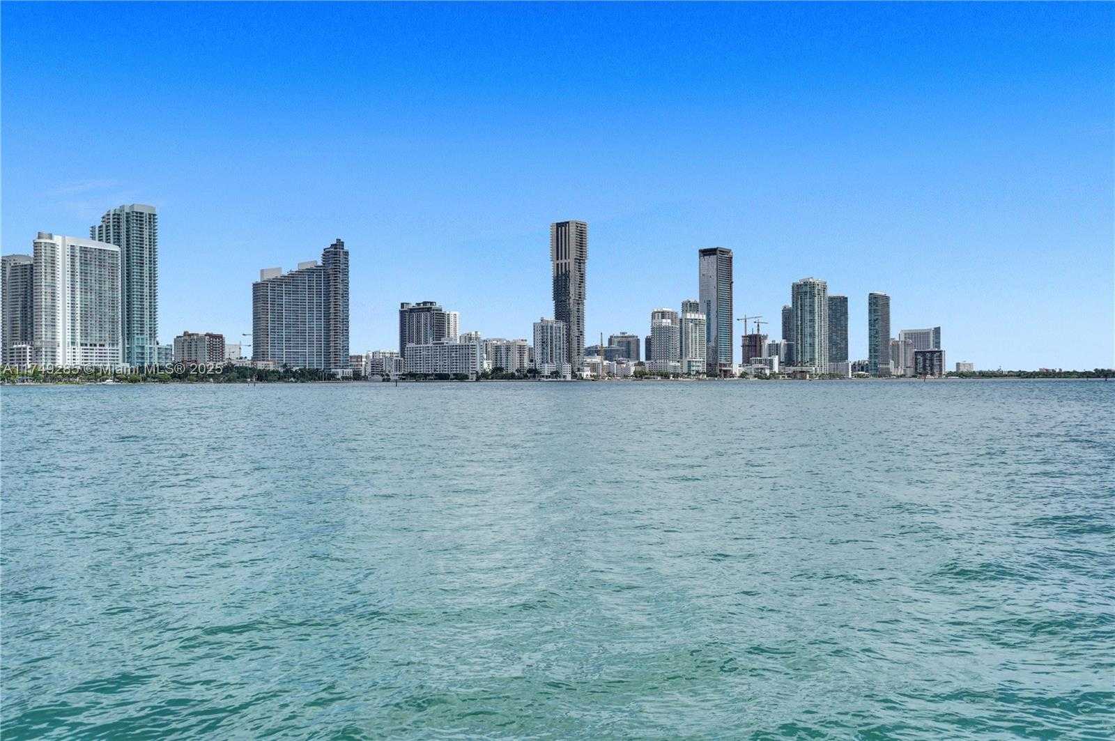 Small Image of 851 NORTH VENETIAN DR, Miami Number 7