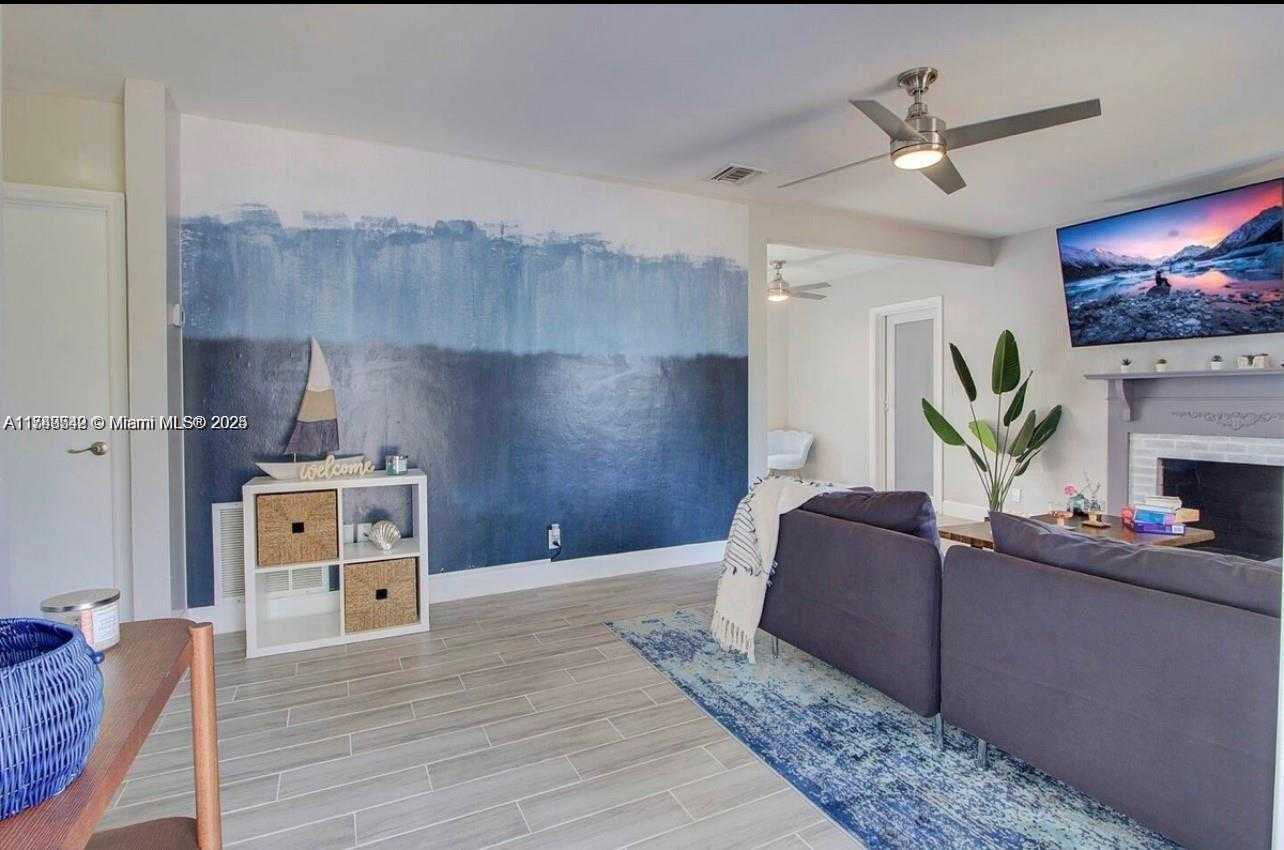 Small Image of 320 SOUTH WEST 11TH CT, Fort Lauderdale Number 3