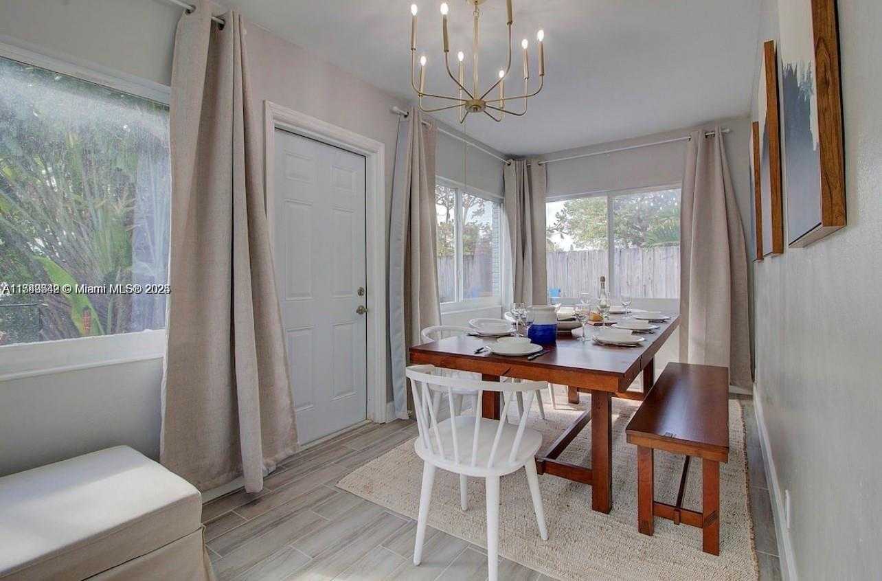 Small Image of 320 SOUTH WEST 11TH CT, Fort Lauderdale Number 4
