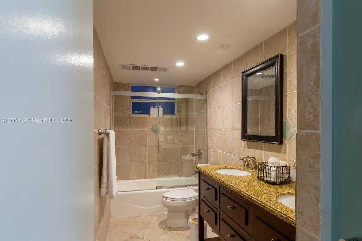 Small Image of 21250 NORTH EAST 23RD AVE, Miami Number 17