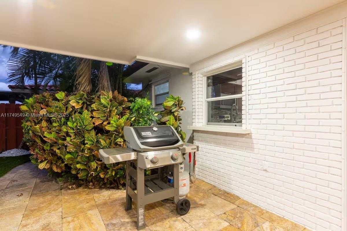 Small Image of 21250 NORTH EAST 23RD AVE, Miami Number 23