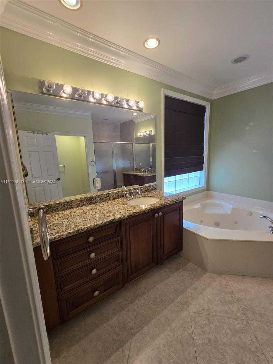 Small Image of 6855 SHAMROCK TRL, Boynton Beach Number 12