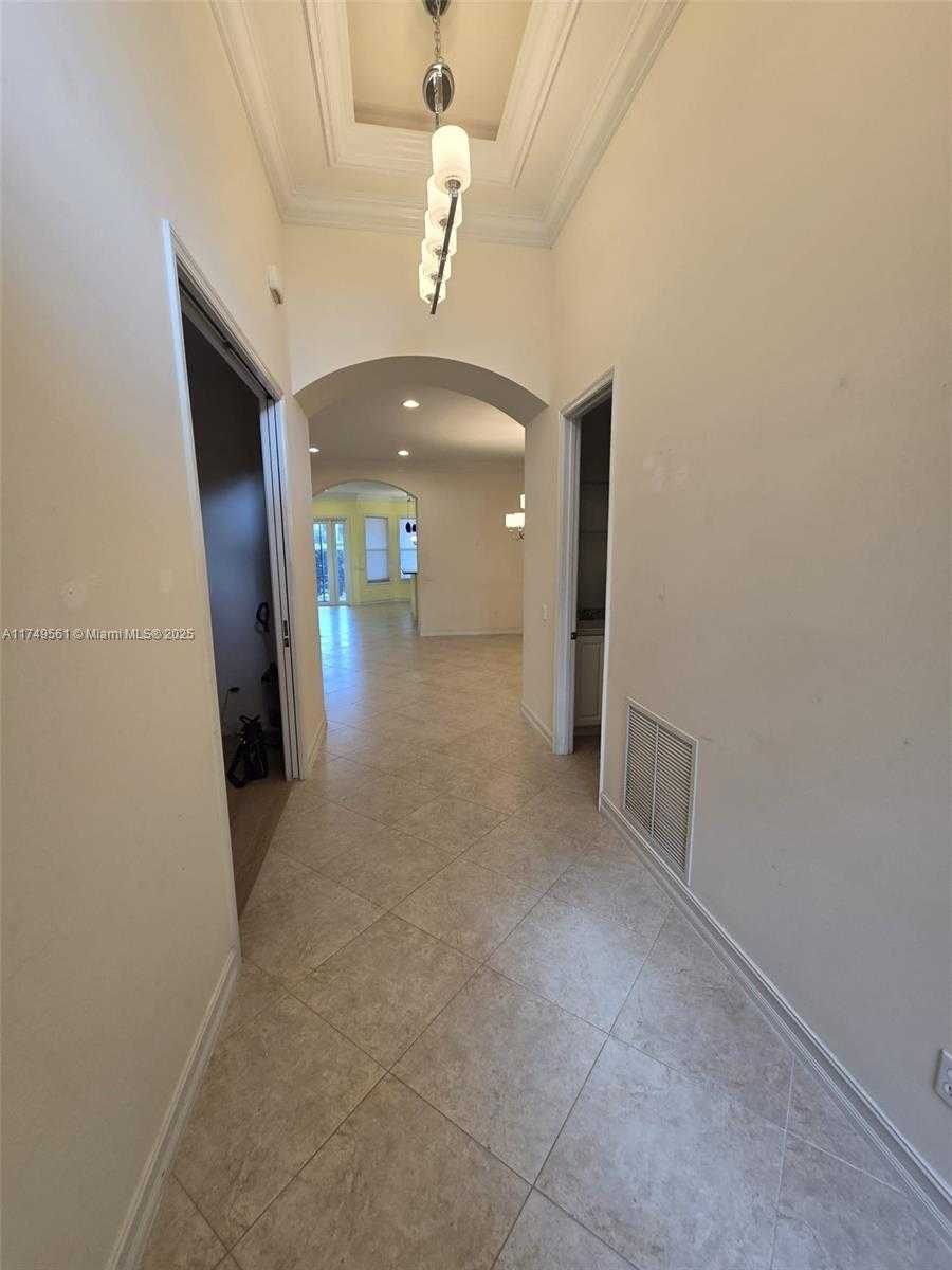Small Image of 6855 SHAMROCK TRL, Boynton Beach Number 3
