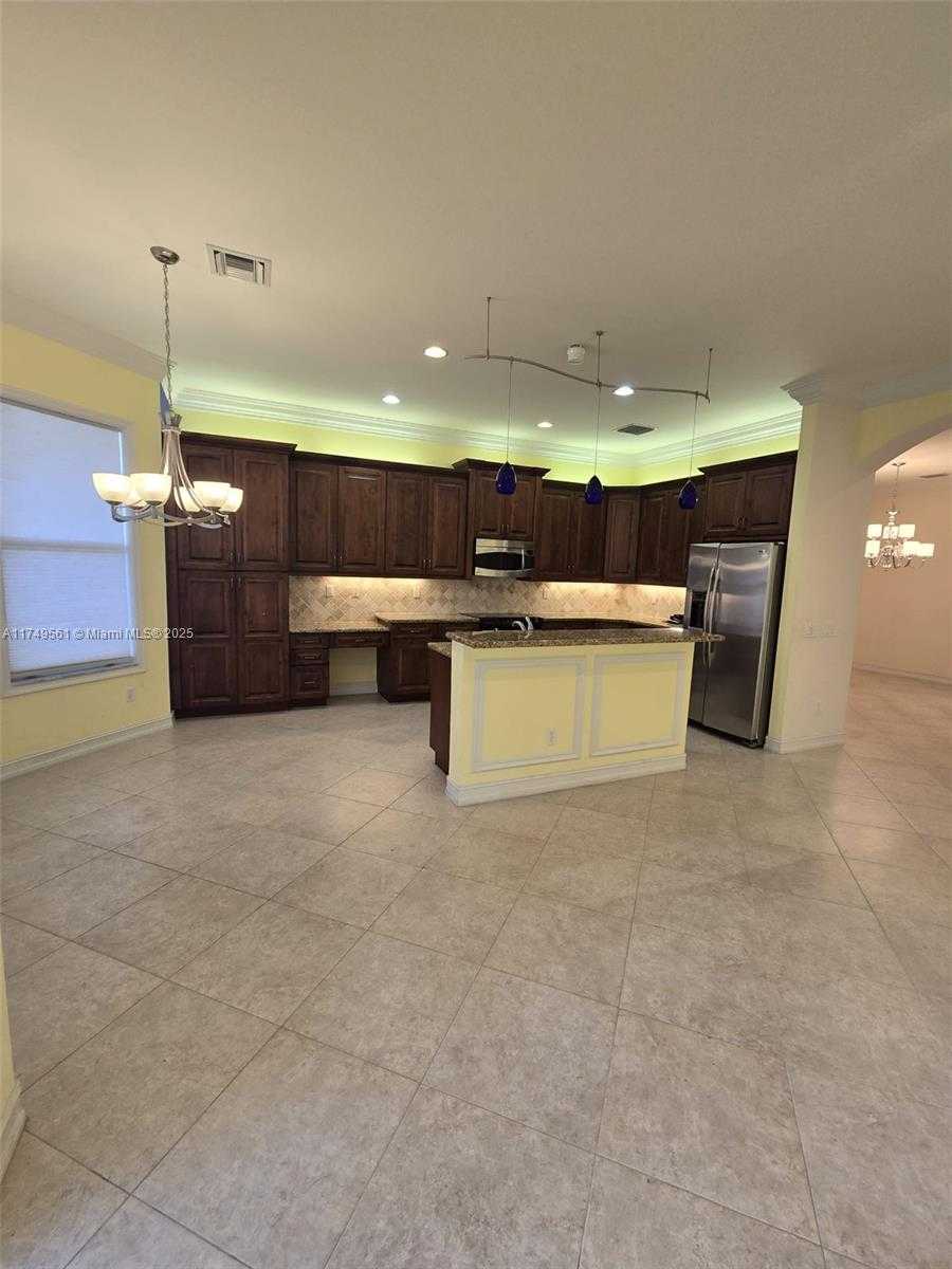 Small Image of 6855 SHAMROCK TRL, Boynton Beach Number 5