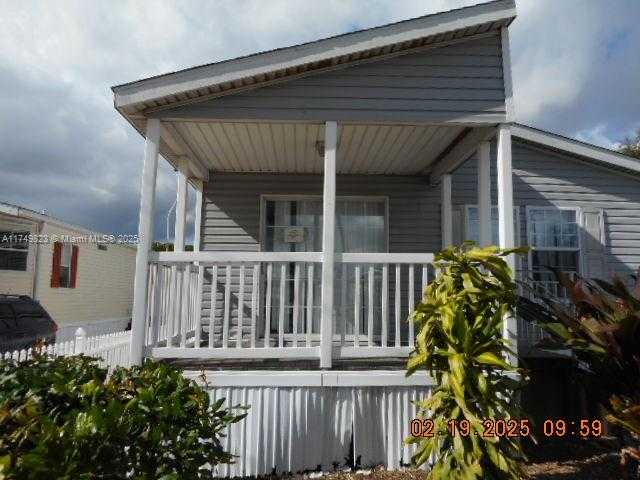Small Image of 1901 SOUTH WEST 87TH TER, Davie Number 2