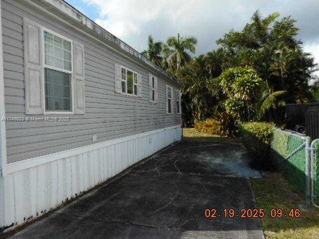 Small Image of 1901 SOUTH WEST 87TH TER, Davie Number 48