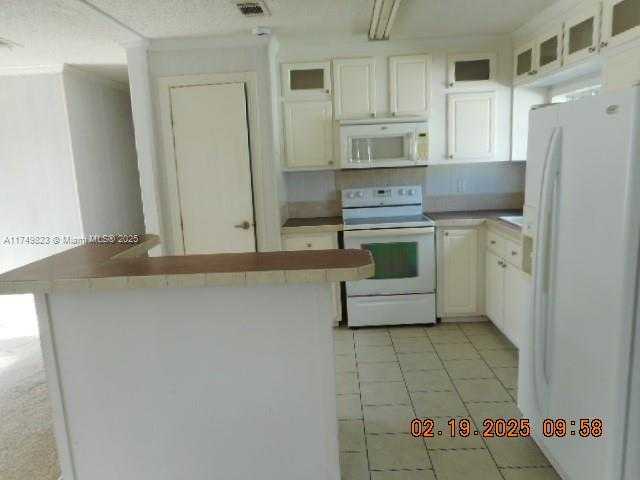Small Image of 1901 SOUTH WEST 87TH TER, Davie Number 5