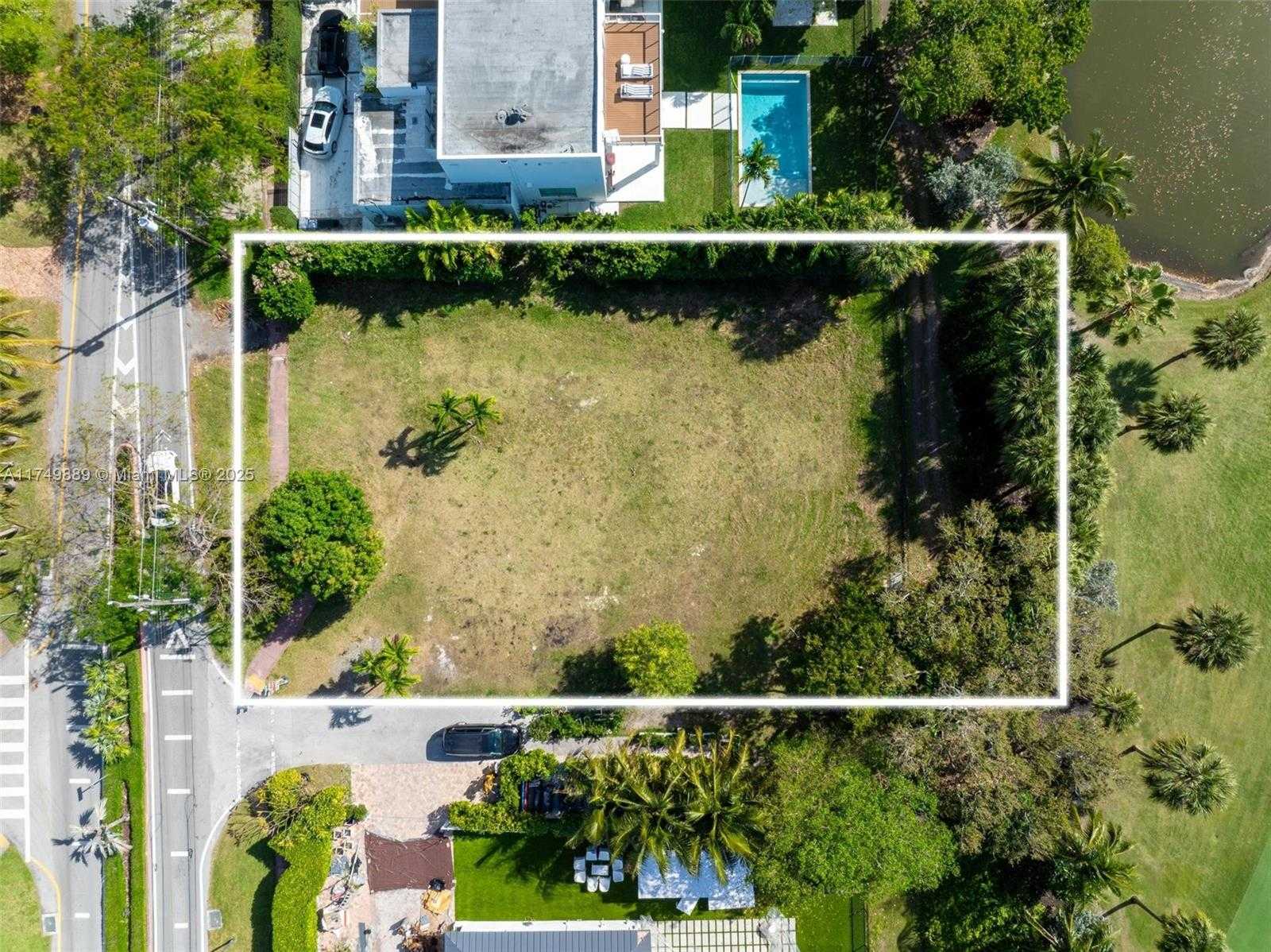 Small Image of 6060 LA GORCE DR, Miami Beach Number 20
