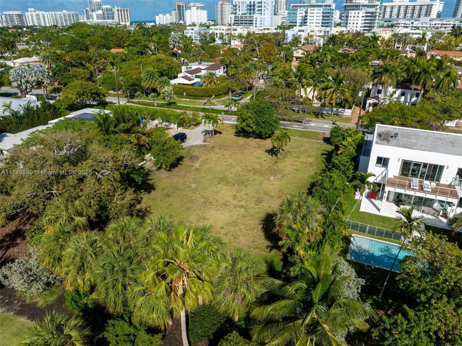 Small Image of 6060 LA GORCE DR, Miami Beach Number 26
