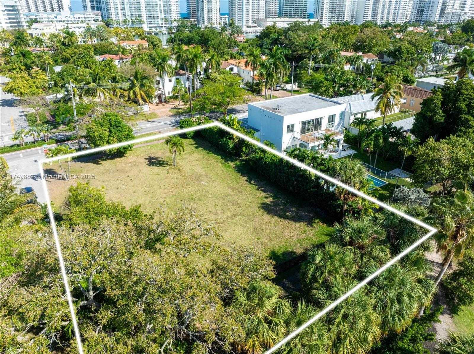 Small Image of 6060 LA GORCE DR, Miami Beach Number 27