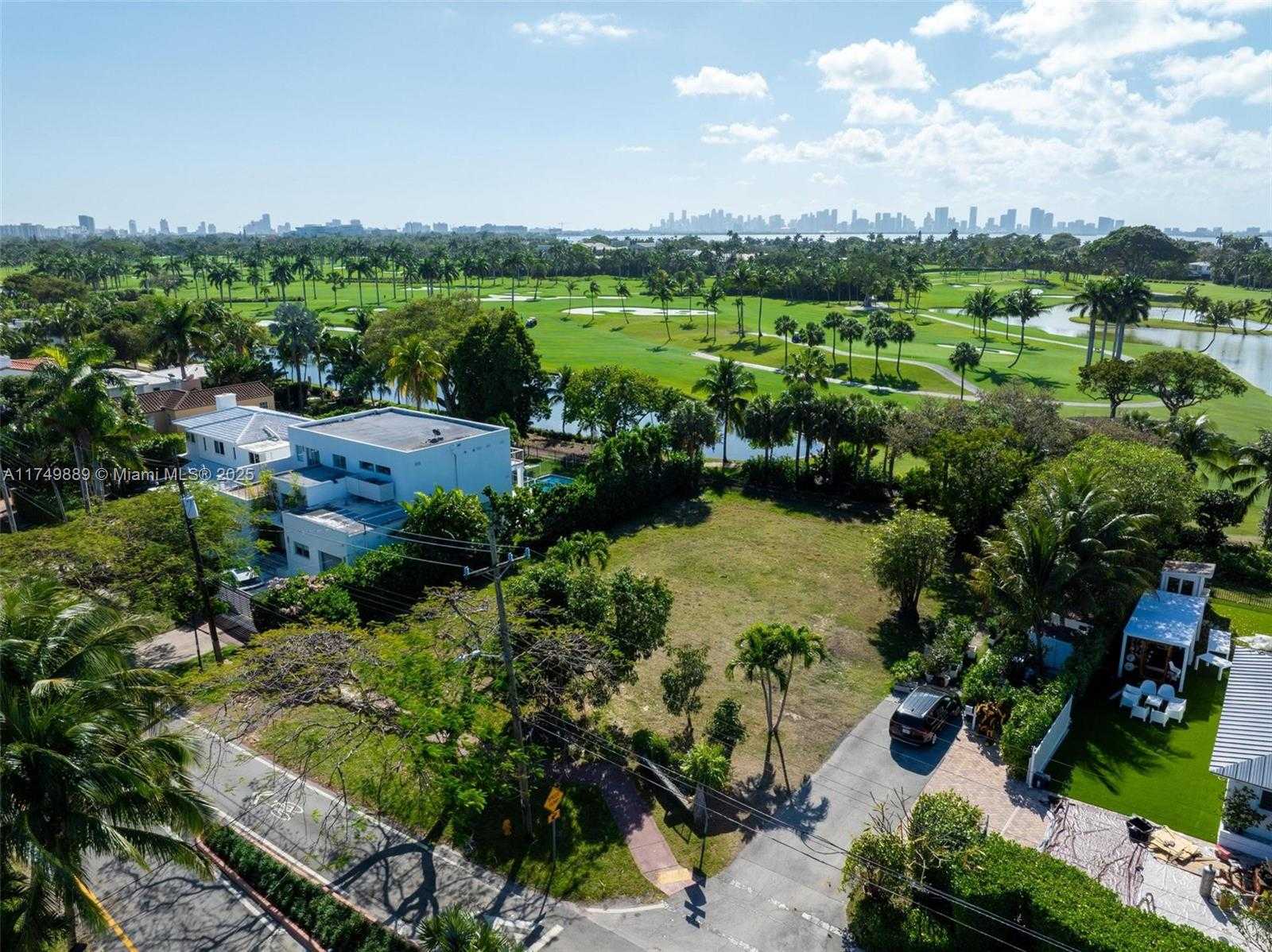 Small Image of 6060 LA GORCE DR, Miami Beach Number 28