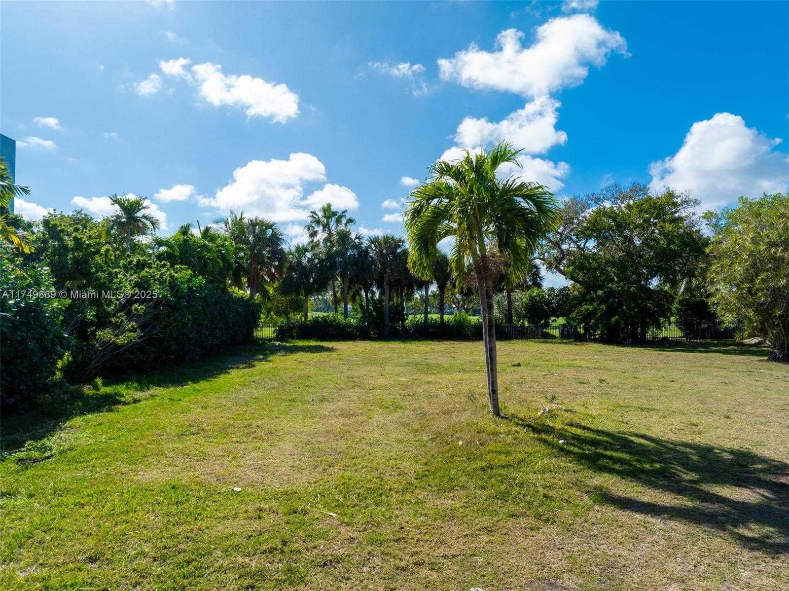 Small Image of 6060 LA GORCE DR, Miami Beach Number 29