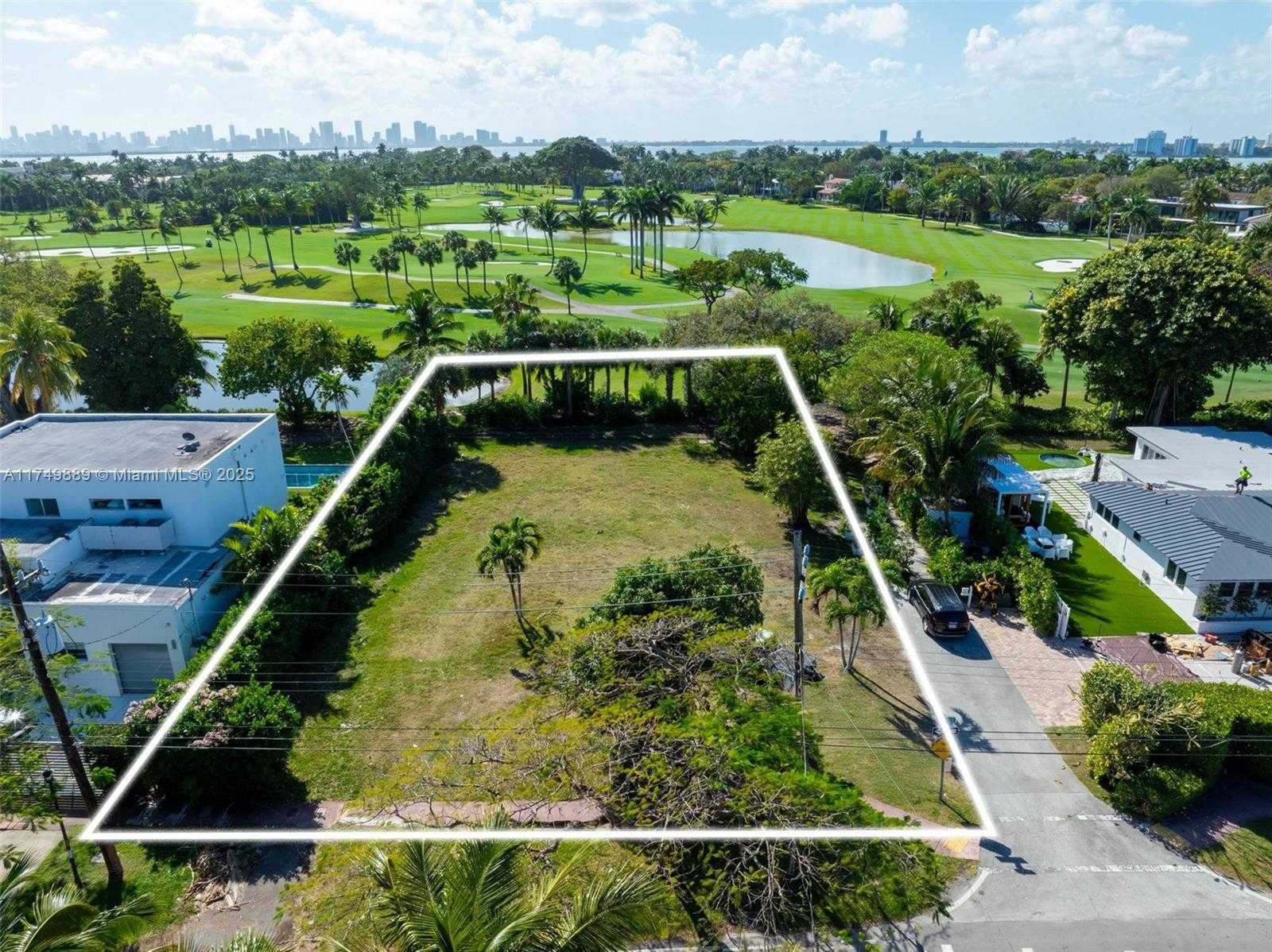 Small Image of 6060 LA GORCE DR, Miami Beach Number 3