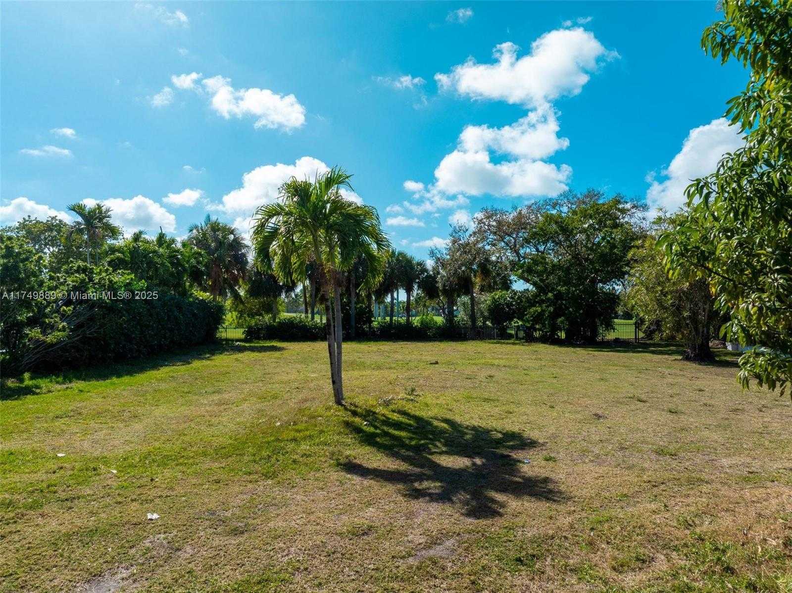 Small Image of 6060 LA GORCE DR, Miami Beach Number 30