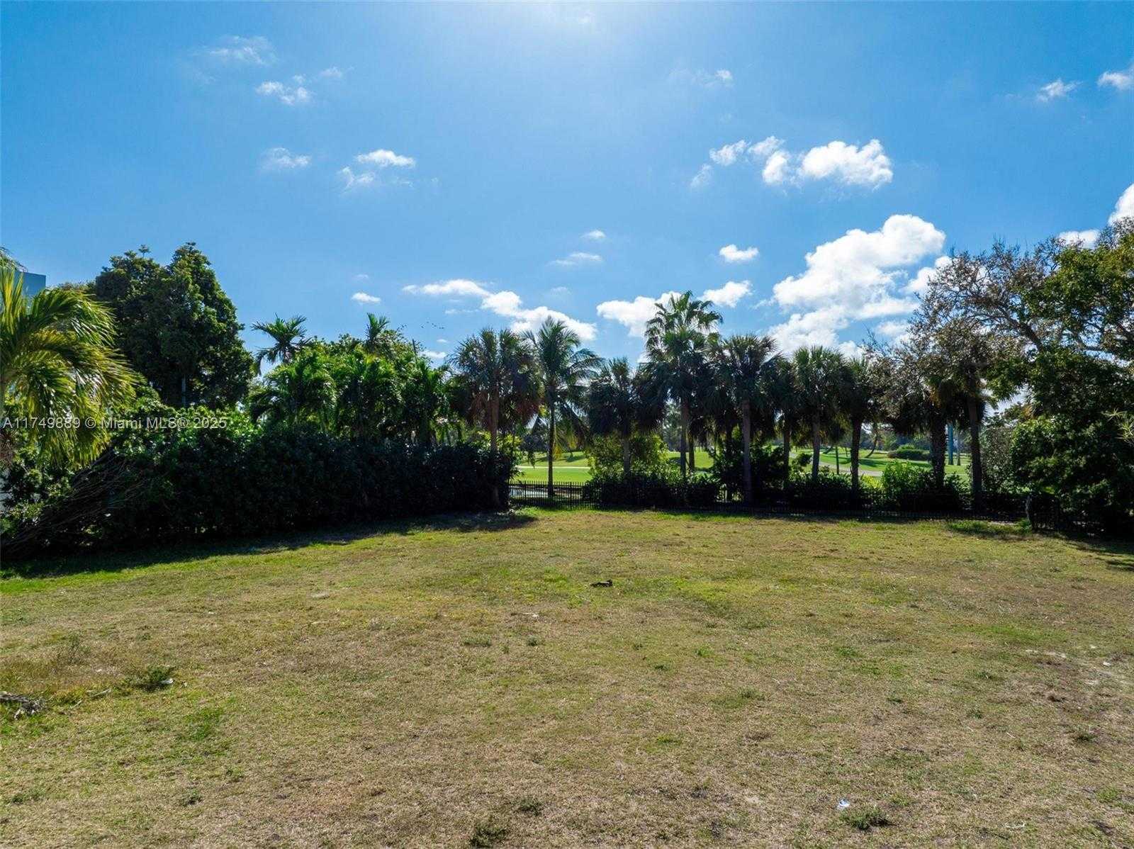 Small Image of 6060 LA GORCE DR, Miami Beach Number 31