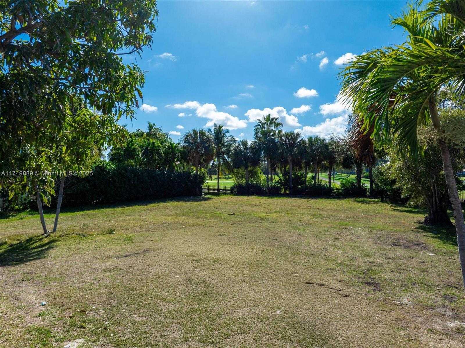 Small Image of 6060 LA GORCE DR, Miami Beach Number 32