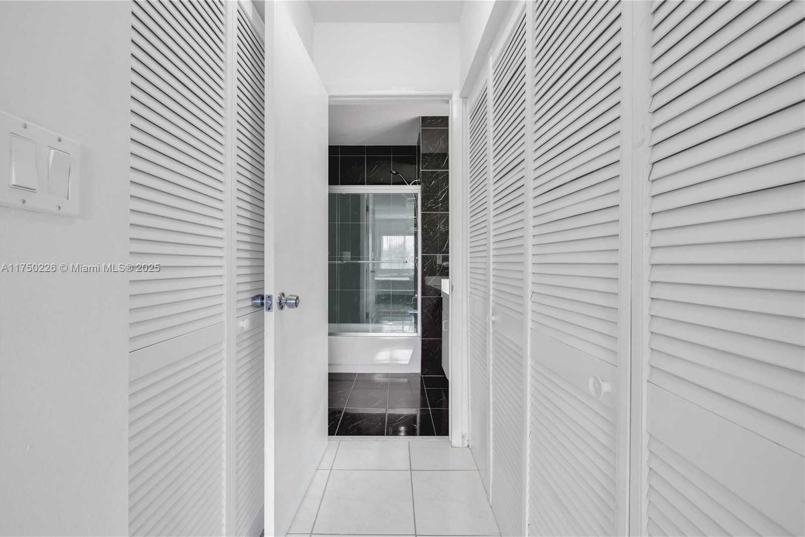 Small Image of 9951 SOUTH WEST 218TH TER, Cutler Bay Number 13