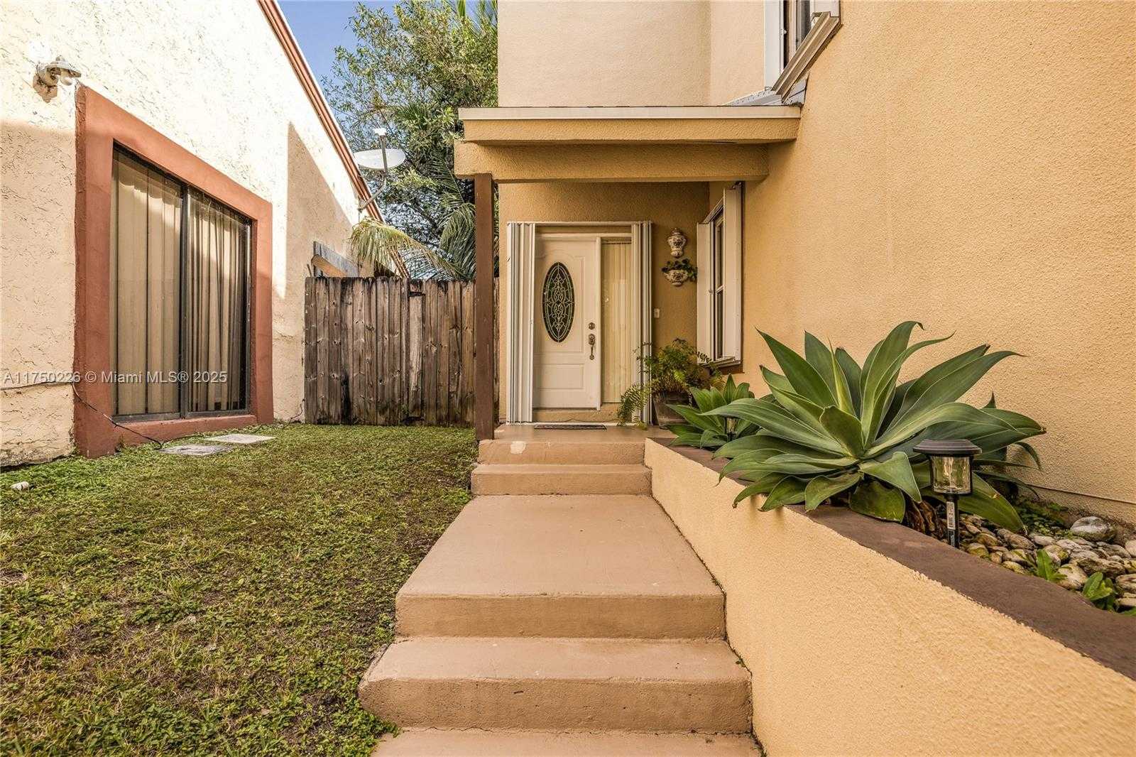Small Image of 9951 SOUTH WEST 218TH TER, Cutler Bay Number 3