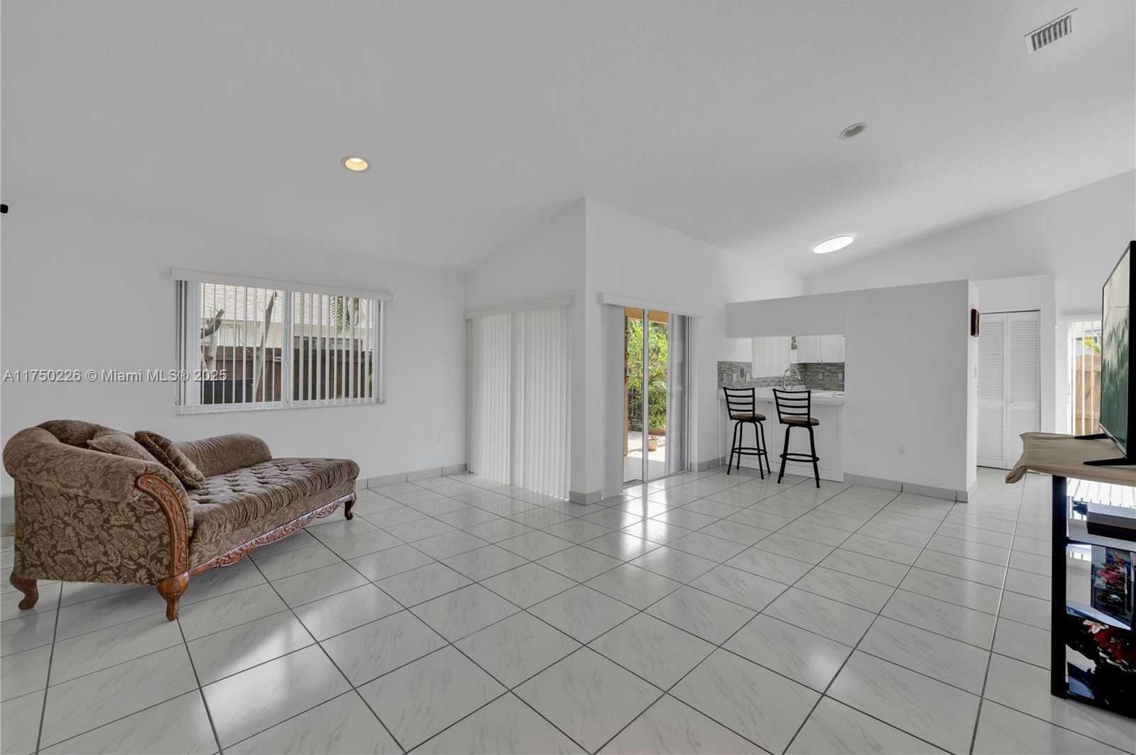 Small Image of 9951 SOUTH WEST 218TH TER, Cutler Bay Number 4