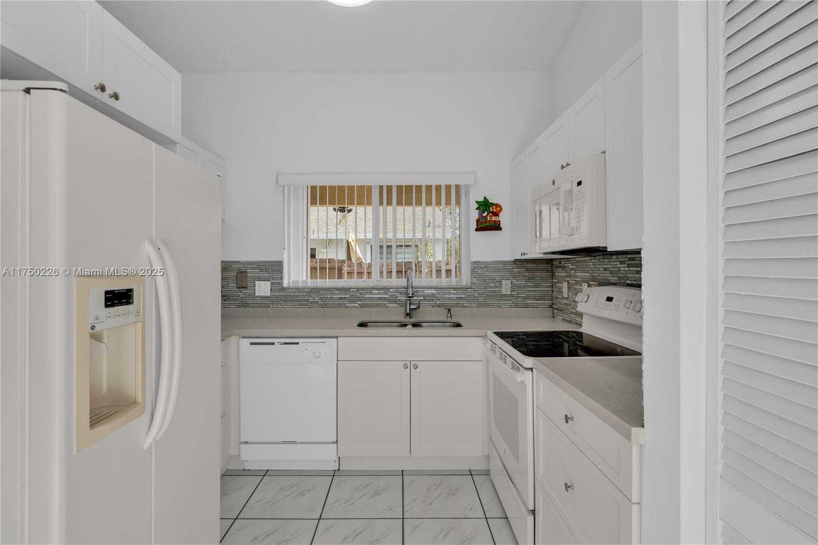 Small Image of 9951 SOUTH WEST 218TH TER, Cutler Bay Number 7