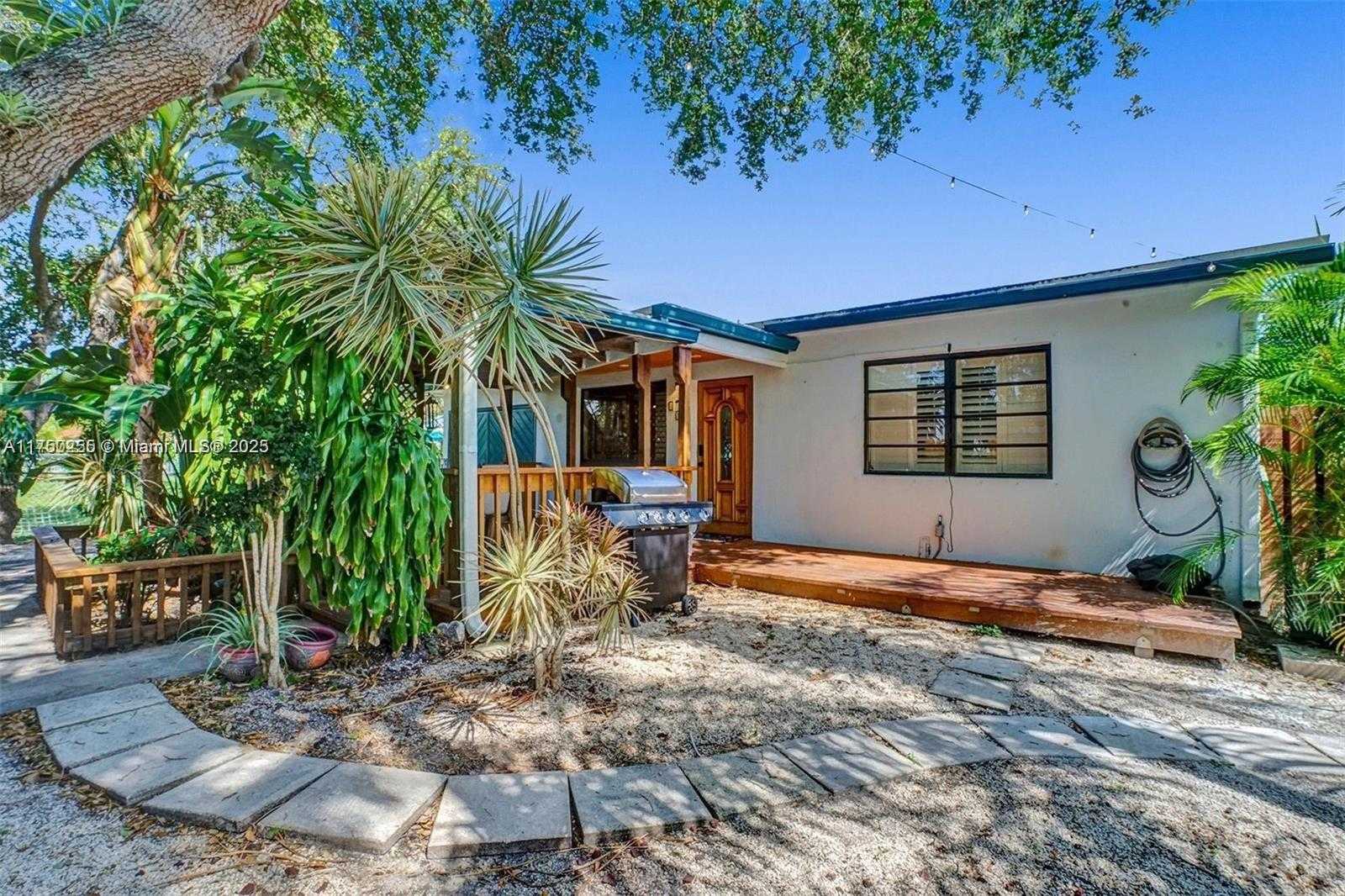 Small Image of 110 SOUTH WEST 5TH ST, Hallandale Beach Number 2