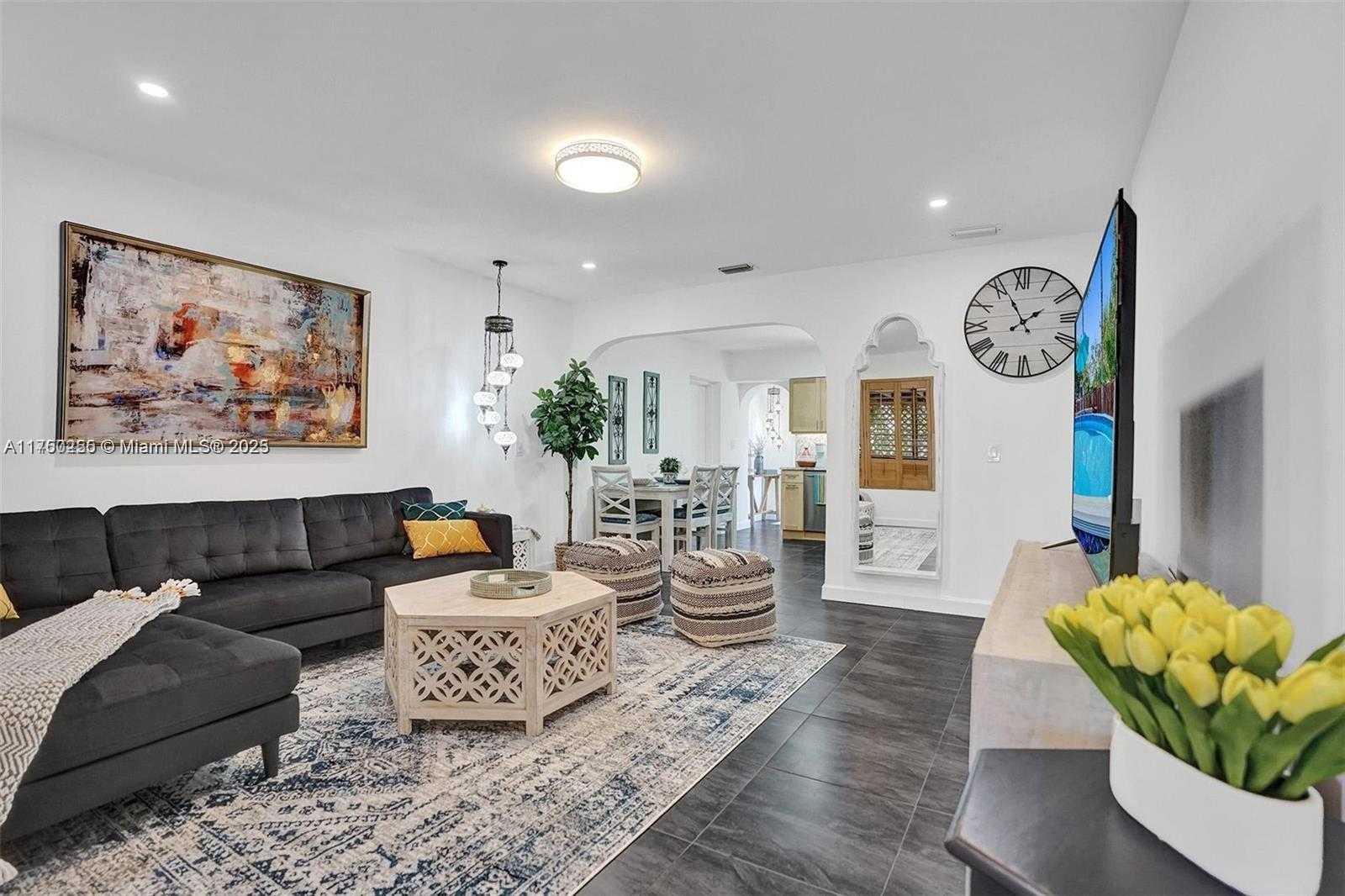 Small Image of 110 SOUTH WEST 5TH ST, Hallandale Beach Number 3
