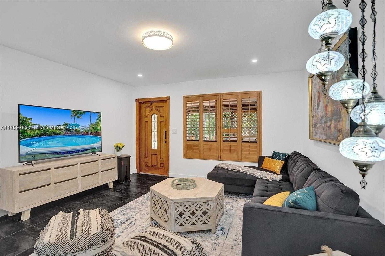 Small Image of 110 SOUTH WEST 5TH ST, Hallandale Beach Number 4
