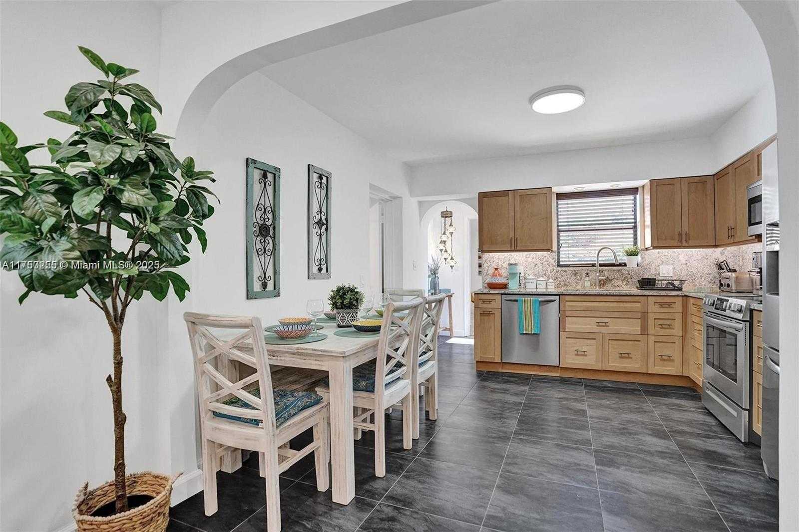 Small Image of 110 SOUTH WEST 5TH ST, Hallandale Beach Number 5