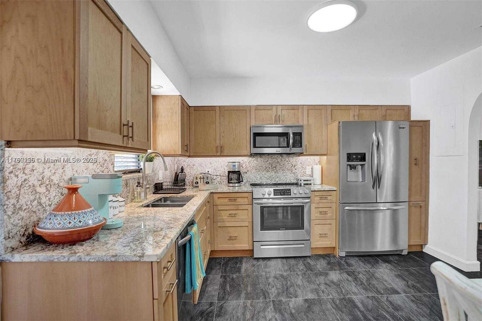 Small Image of 110 SOUTH WEST 5TH ST, Hallandale Beach Number 7