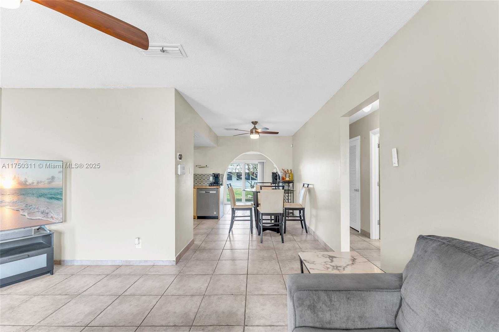 Small Image of 6985 NORTH WEST 11TH CT, Margate Number 12