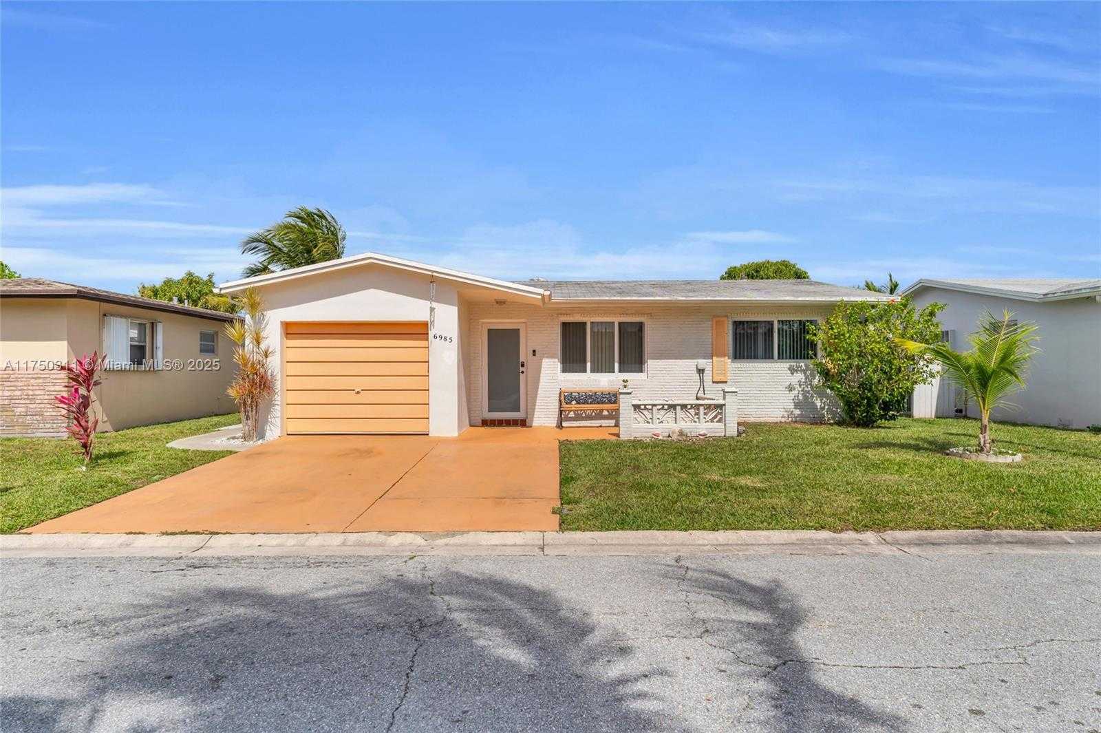 Small Image of 6985 NORTH WEST 11TH CT, Margate Number 2
