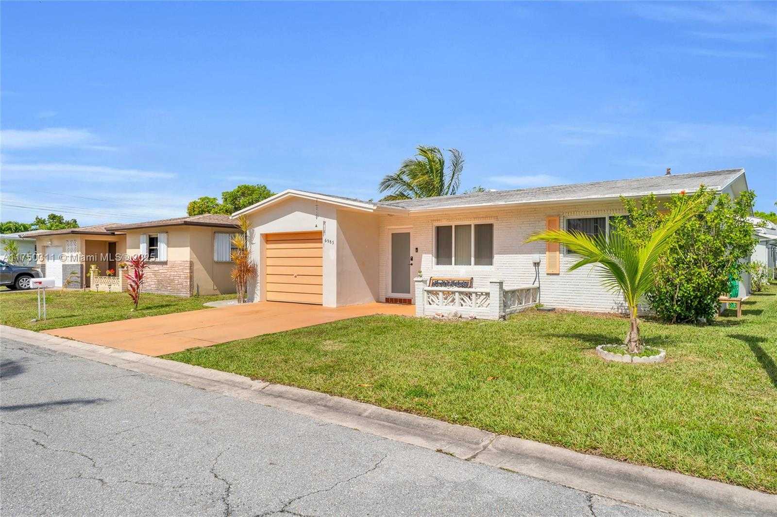 Small Image of 6985 NORTH WEST 11TH CT, Margate Number 3