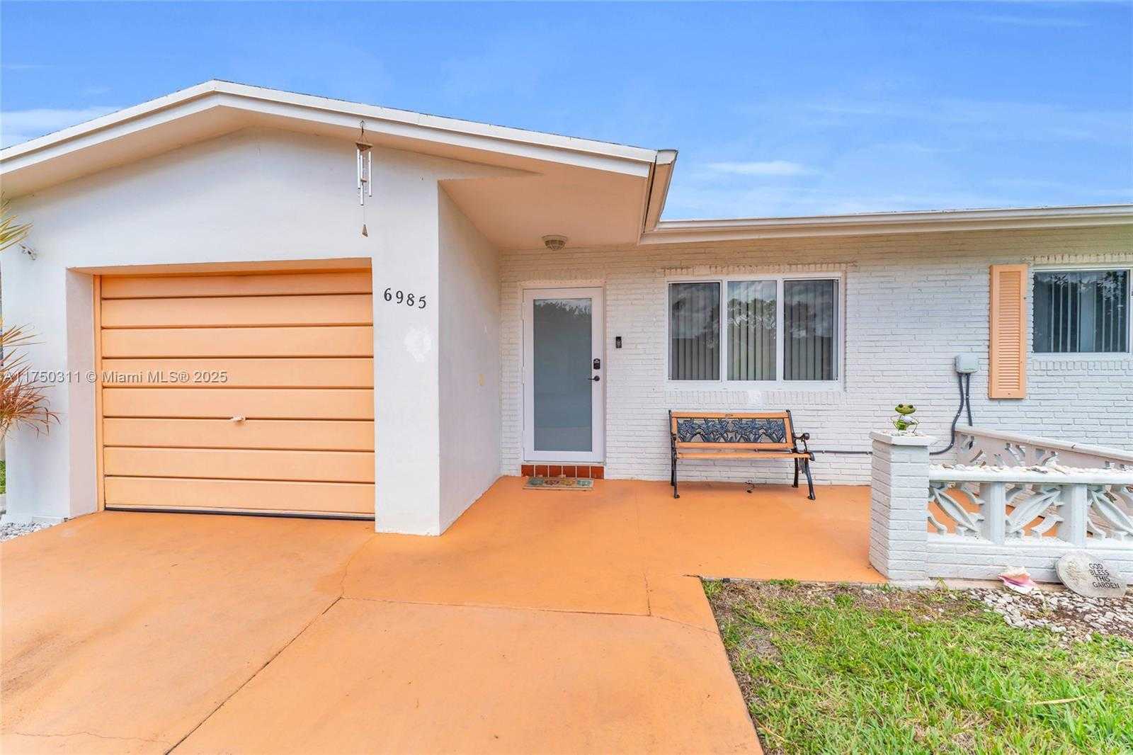 Small Image of 6985 NORTH WEST 11TH CT, Margate Number 4