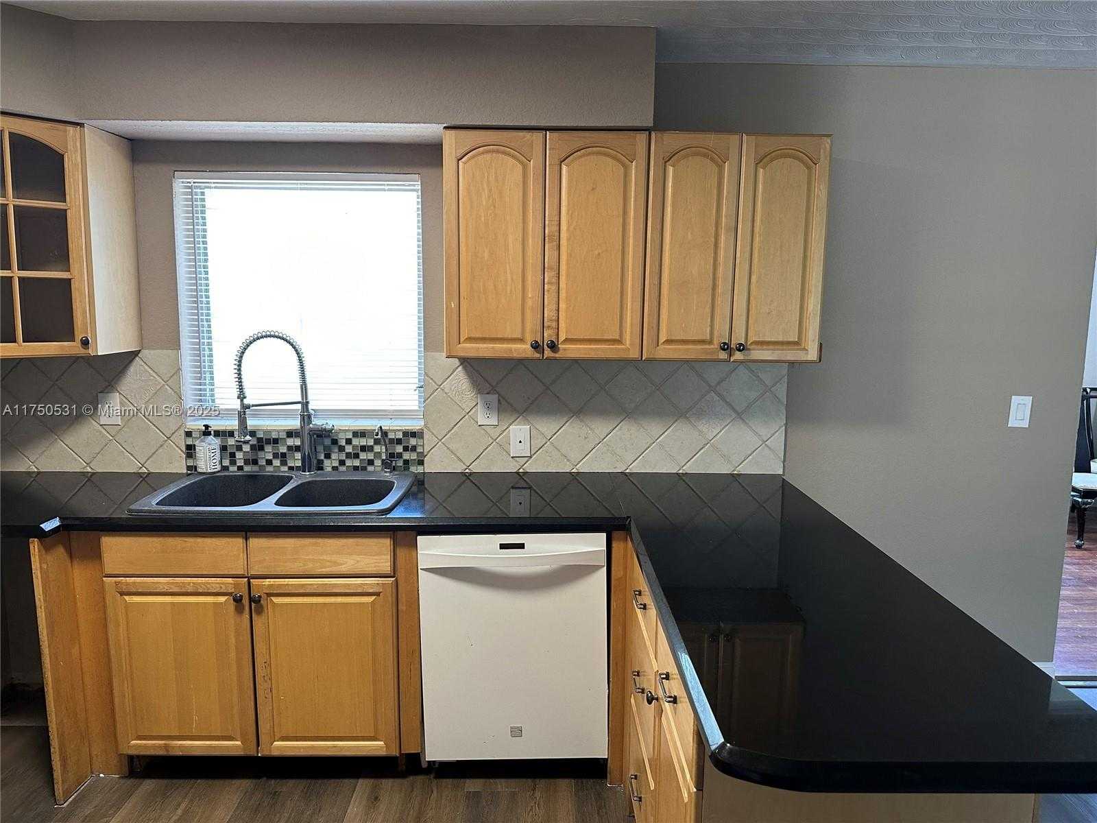 Small Image of 3050 NORTH EAST 8TH AVE, Pompano Beach Number 11