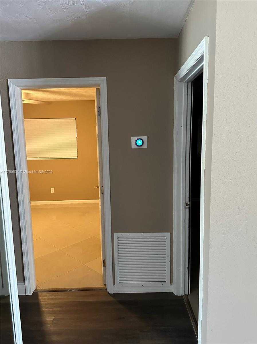 Small Image of 3050 NORTH EAST 8TH AVE, Pompano Beach Number 12
