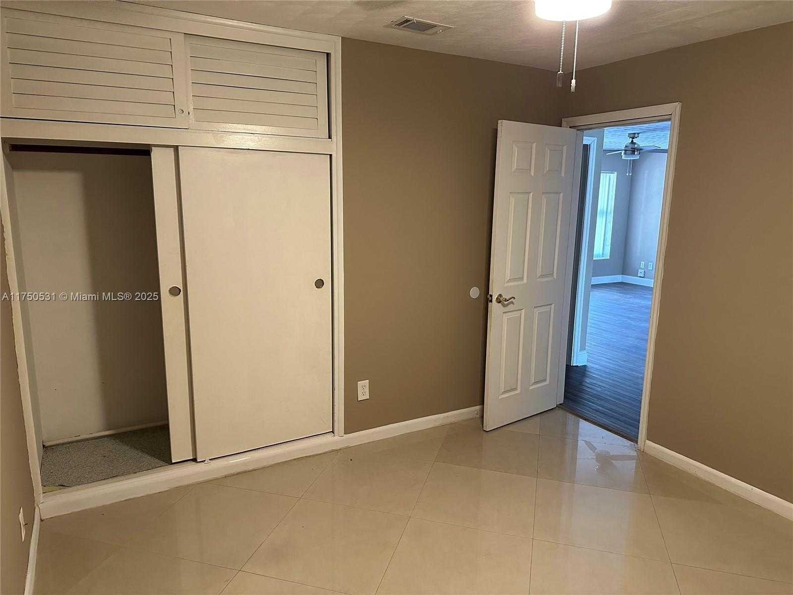 Small Image of 3050 NORTH EAST 8TH AVE, Pompano Beach Number 16
