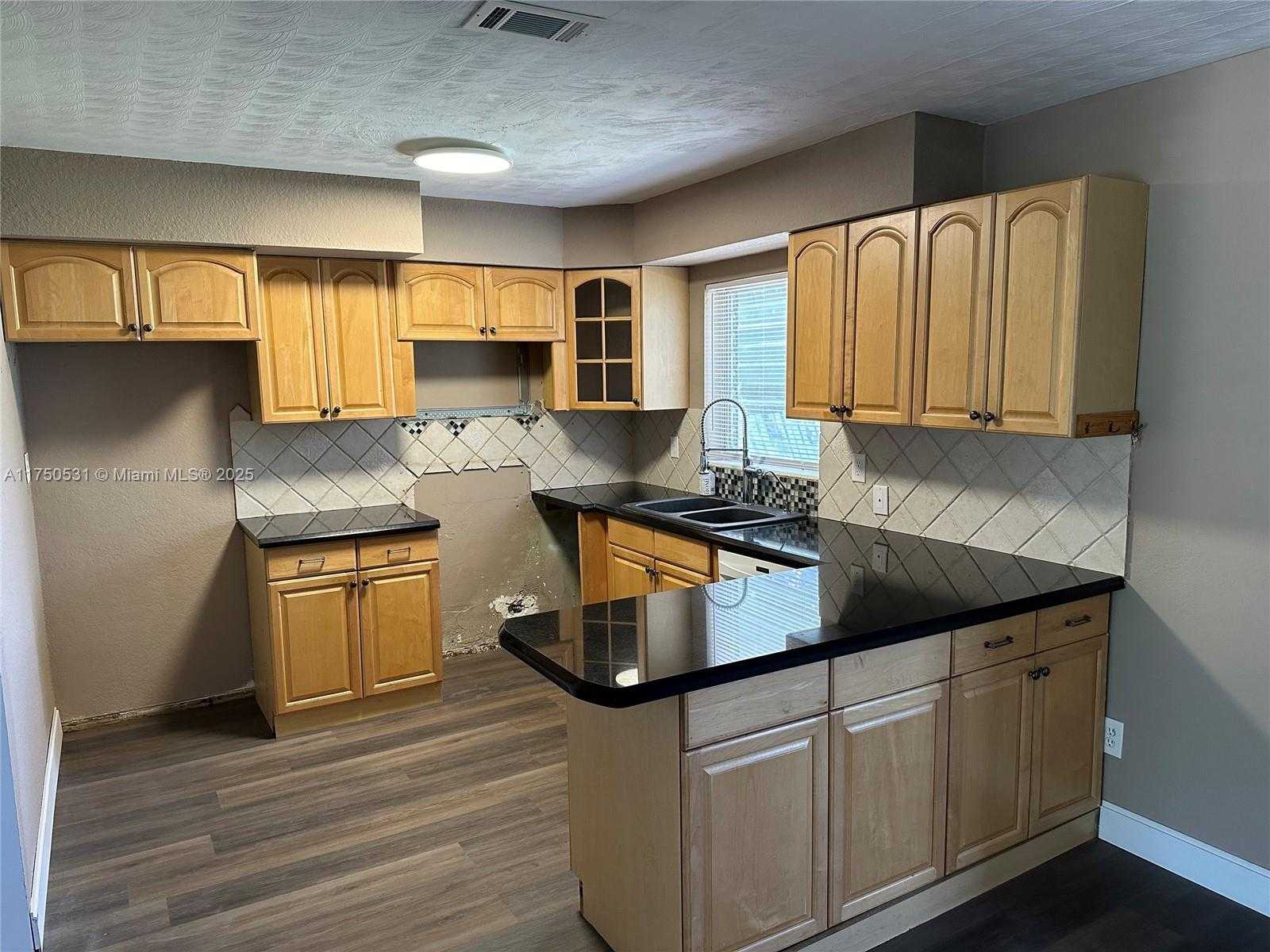 Small Image of 3050 NORTH EAST 8TH AVE, Pompano Beach Number 2