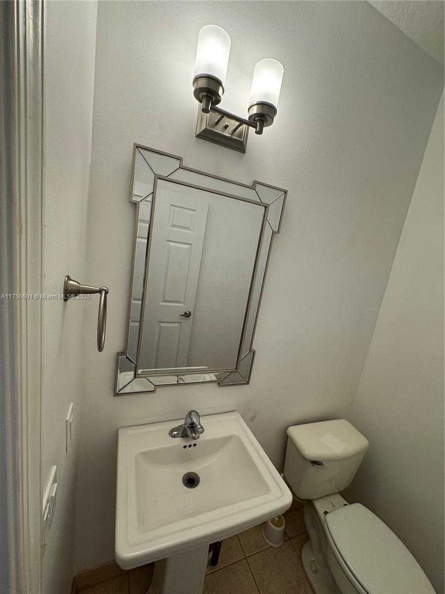 Small Image of 3216 LAUREL RIDGE CIR, Riviera Beach Number 6
