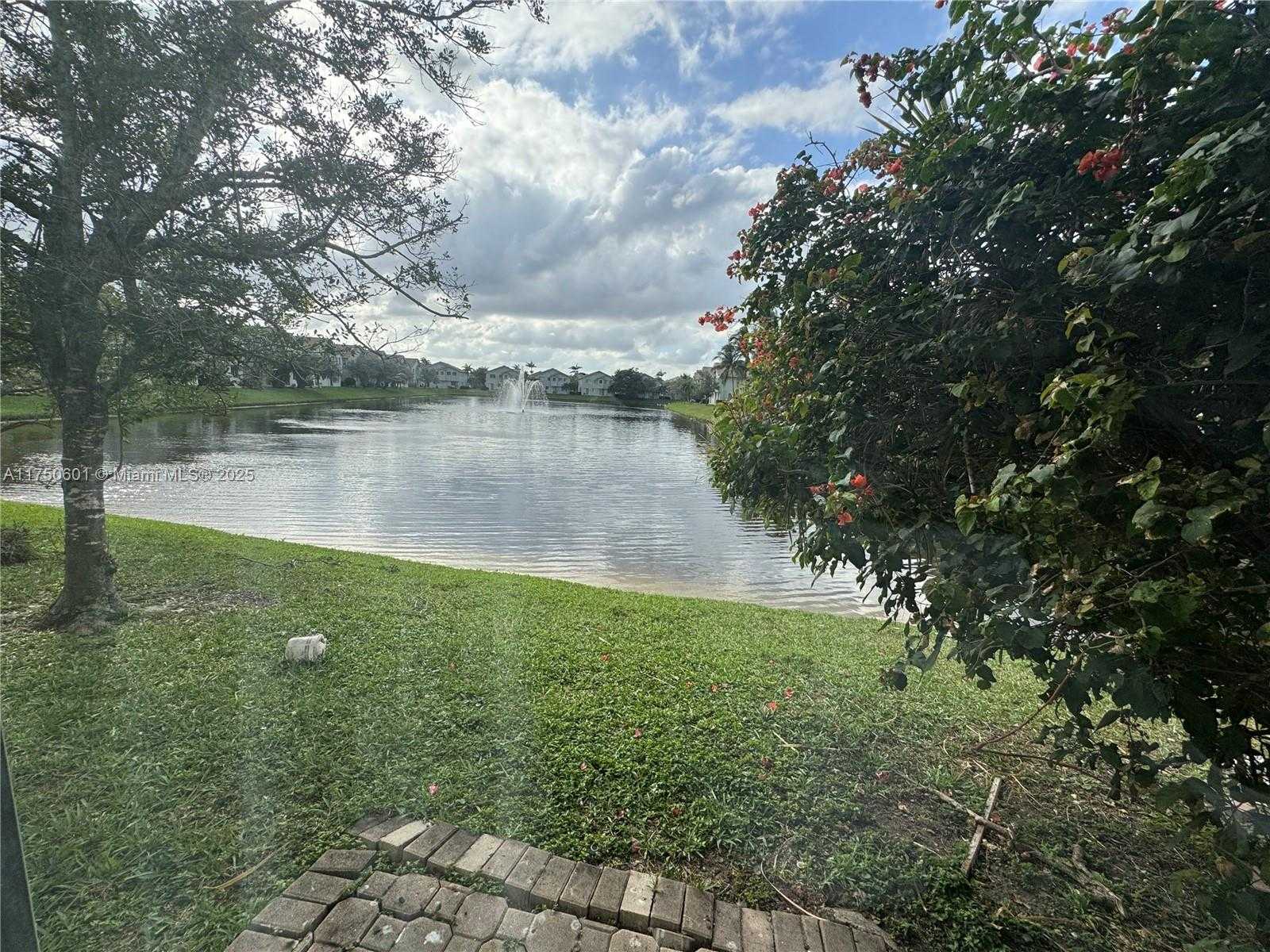 Small Image of 3216 LAUREL RIDGE CIR, Riviera Beach Number 8