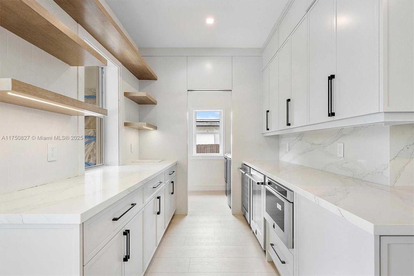 Small Image of 1930 ALAMANDA DR, North Miami Number 10