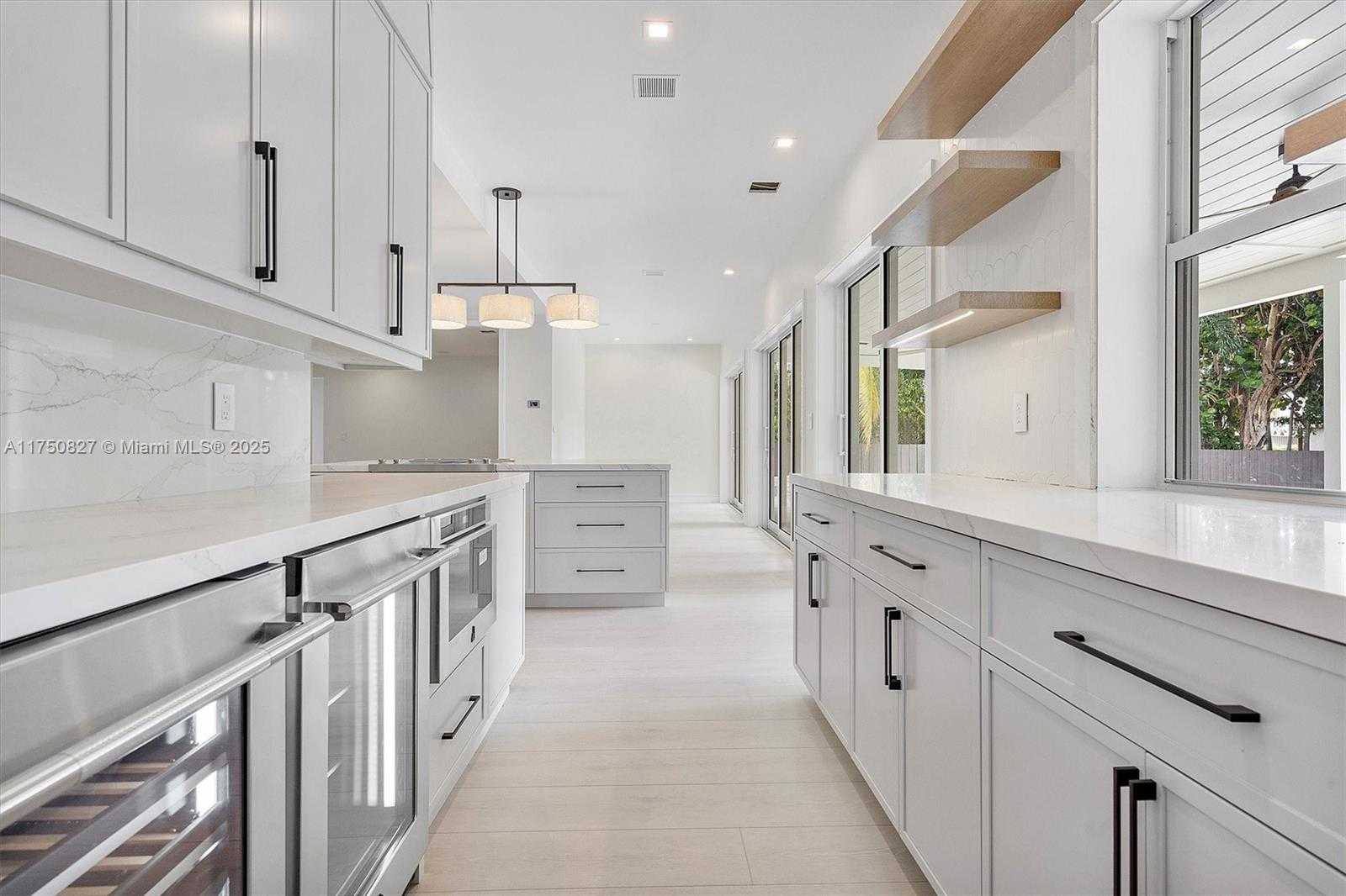 Small Image of 1930 ALAMANDA DR, North Miami Number 12